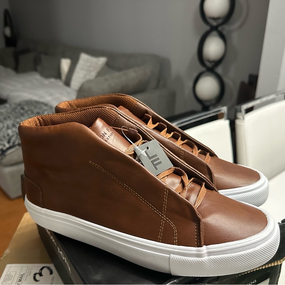 NIB London Fog Men's Cognac Sneakers Size 8.5 - Picture 2 of 3